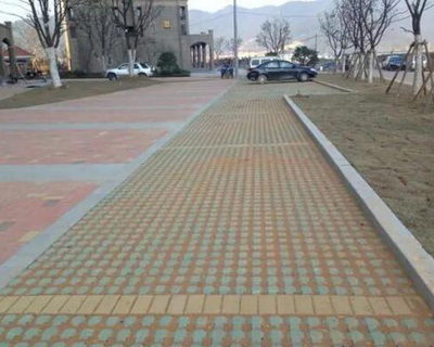 马路砖